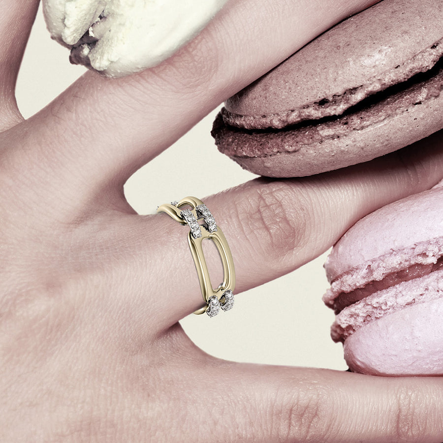 18k Solid Gold With Round Brilliant Diamond Ring